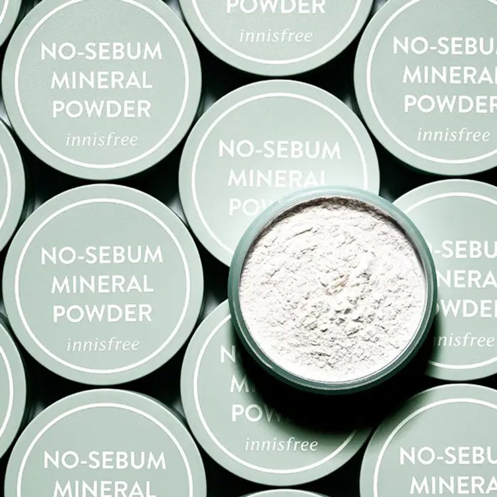 Innisfree No Sebum Mineral Powder là một trong các loại phấn phủ tốt, xịn mà bạn nên dùng