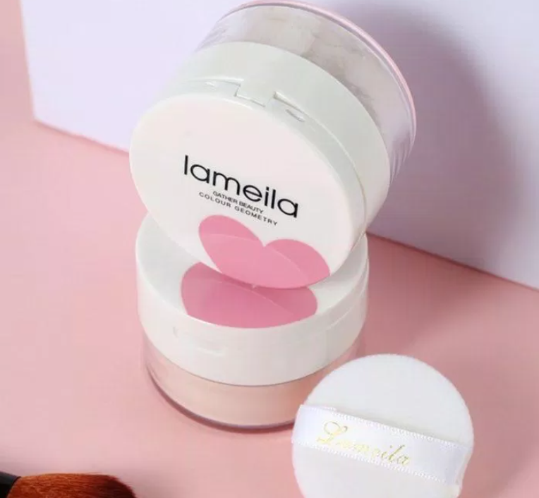 Phấn phủ Lameila chứa các thành phần khoáng chất tự nhiên nên vô cùng dịu nhẹ và phù hợp với mọi loại da
